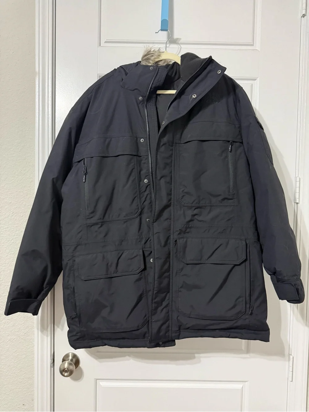 The North Face Men's Black Insulated Hooded Puffer